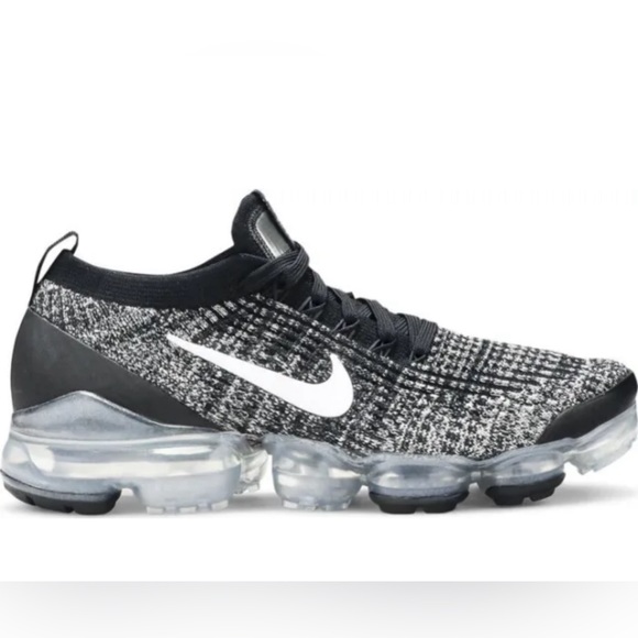Nike Shoes - Nike Air VaporMax Flyknit 3 Oreo Size 6.5